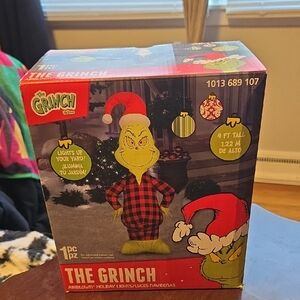 The Grinch Holiday Inflatable with Santa Hat 🎄🎁  BRAND  NEW    🎁🎄